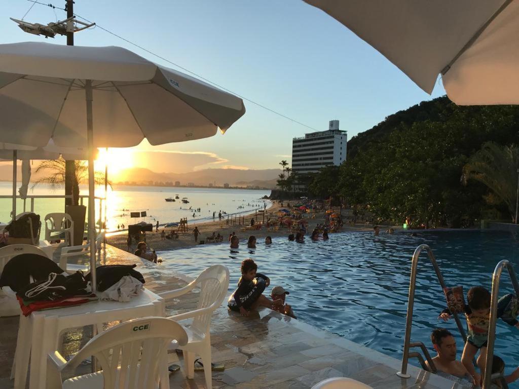 Apartamento Pe Na Areia Frente Para O Mar E Piscina Na Prainha Карагуататуба Экстерьер фото